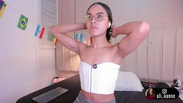 alizza  online show from 06-20-26, 11:46