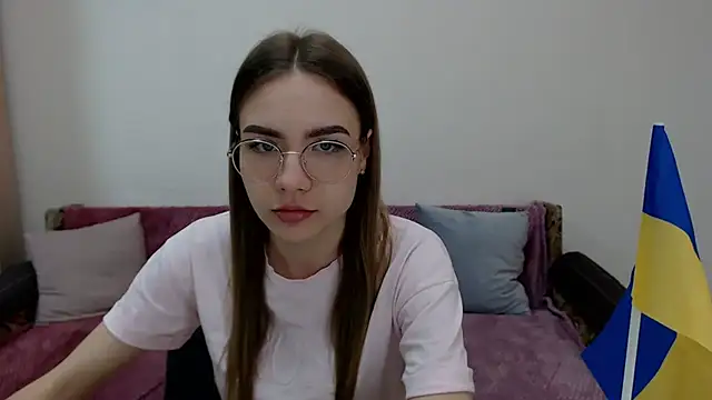 Snapshot of aSingleOne chatting on 10-17-25, 08:00 aSingleOne online show from 10-17-25, 08:00