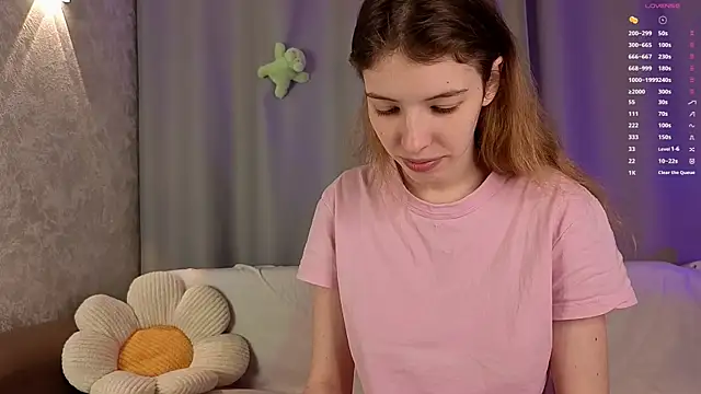 Snapshot of Sunflovery chatting on 03-12-26, 10:27 Sunflovery online show from 03-12-26, 10:27