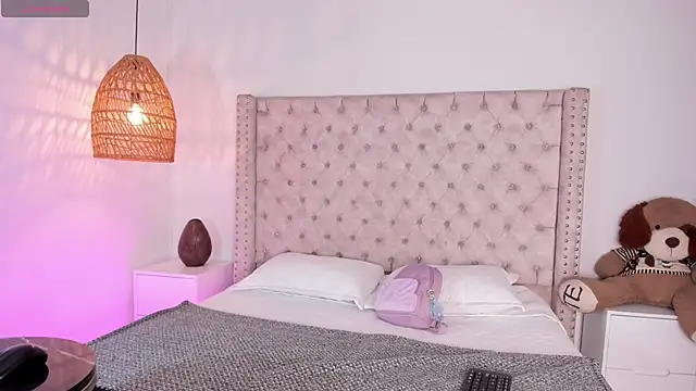 AdharaMancinii online show from 09-27-25, 11:26