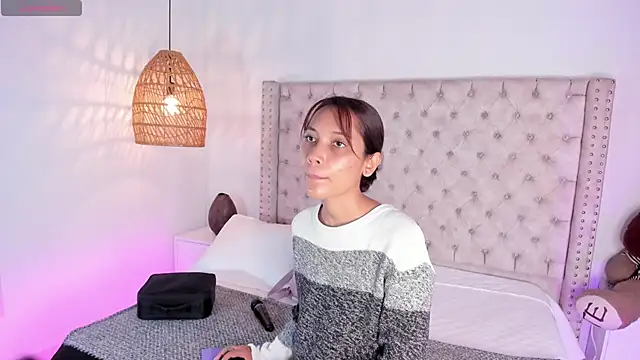 AdharaMancinii online show from 09-30-25, 11:37