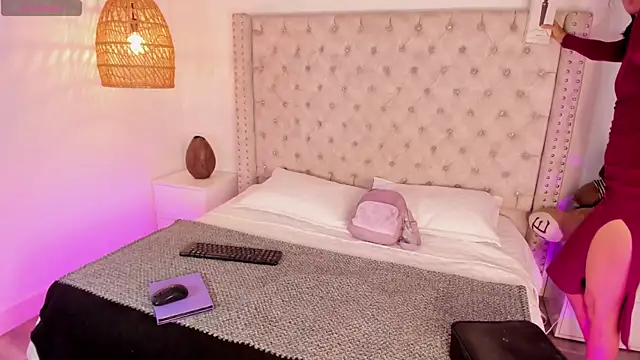 AdharaMancinii online show from 10-08-25, 12:03