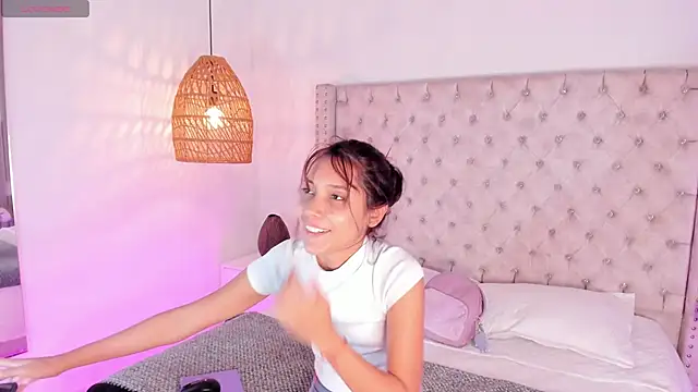 AdharaMancinii online show from 10-18-25, 11:55