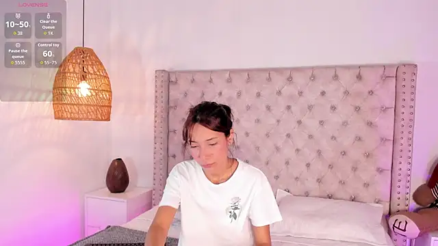 AdharaMancinii online show from 10-25-25, 12:02