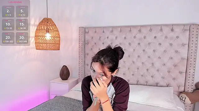 AdharaMancinii online show from 10-30-25, 12:50