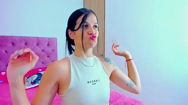 Snapshot of Marahanson chatting on 11-13-25, 07:46 Marahanson online show from 11-13-25, 07:46