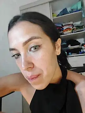 Lina Bedoya online show from 09-13-25, 08:58