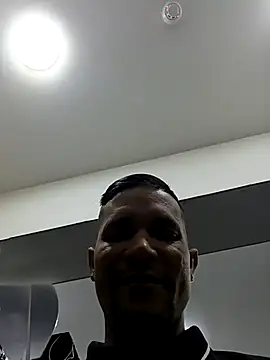 Snapshot of Yuni0r chatting on 11-16-25, 07:30 Yuni0r online show from 11-16-25, 07:30