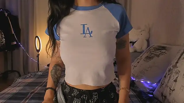 ArianaWalker77 online show from 11-04-25, 06:40