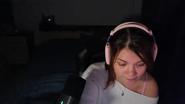 Snapshot of NutsGilmore chatting on 10-21-25, 05:24 NutsGilmore online show from 10-21-25, 05:24