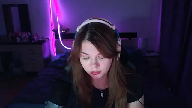 Snapshot of NutsGilmore chatting on 10-28-25, 05:26 NutsGilmore online show from 10-28-25, 05:26