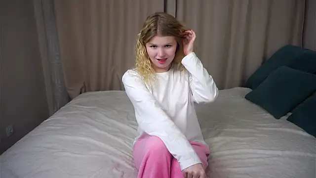 Snapshot of ShontaWasilko chatting on 09-25-25, 08:12 ShontaWasilko online show from 09-25-25, 08:12