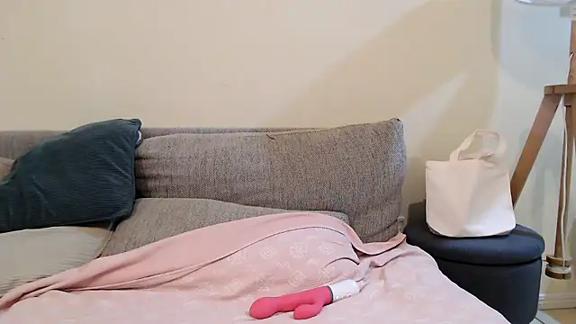 aussiepeaches online show from 01-17-26, 01:43