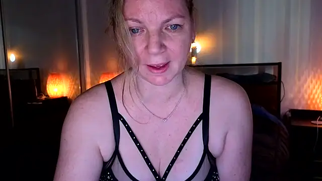 aussiepeaches online show from 04-15-26, 02:18