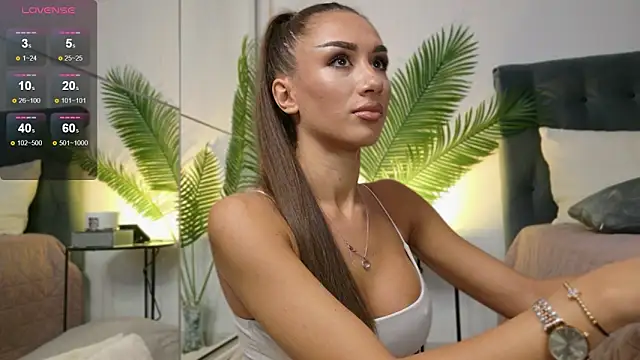 JuliaQuin online show from 10-06-25, 02:20