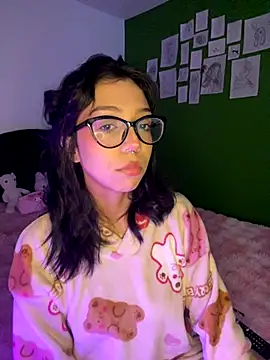 Valen-Foxx online show from 10-18-25, 05:32