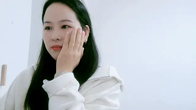 Snapshot of HY-21 chatting on 10-29-25, 02:47 HY-21 online show from 10-29-25, 02:47