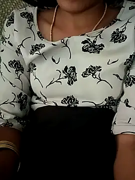 Snapshot of Tamil_Sreesha chatting on 10-08-25, 12:03 Tamil Sreesha online show from 10-08-25, 12:03