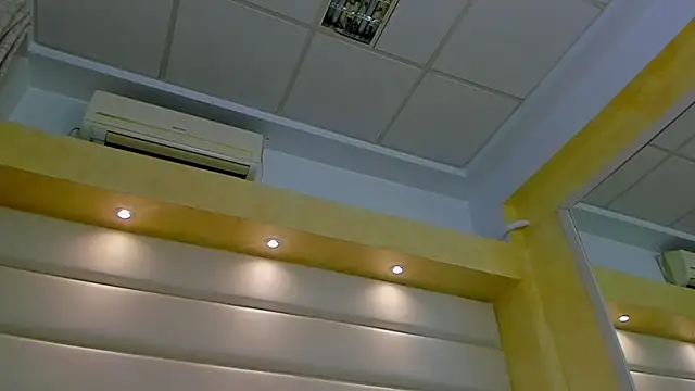 Jelly Bee online show from 10-30-25, 08:31