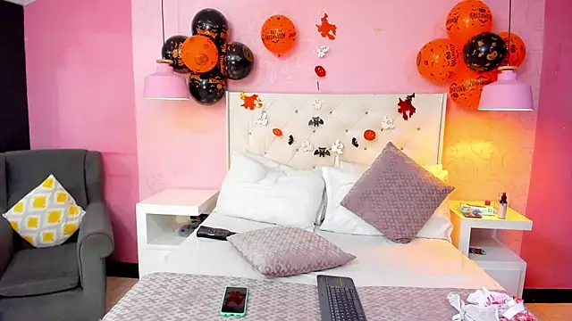 SkylerBloomm online show from 10-23-25, 02:44