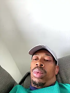 Snapshot of fitsexyman chatting on 01-17-26, 12:21 fitsexyman online show from 01-17-26, 12:21