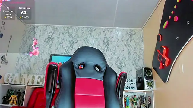 Snapshot of Candy_Walker_ chatting on 10-13-25, 07:14 Candy Walker online show from 10-13-25, 07:14