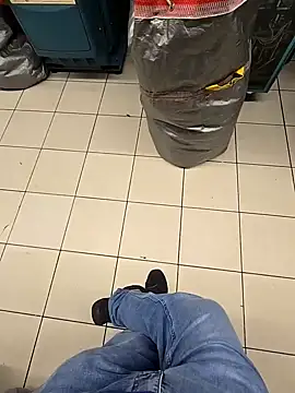 Snapshot of sisman31 chatting on 10-01-25, 12:05 sisman31 online show from 10-01-25, 12:05