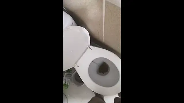 Snapshot of sisman31 chatting on 11-06-25, 08:32 sisman31 online show from 11-06-25, 08:32