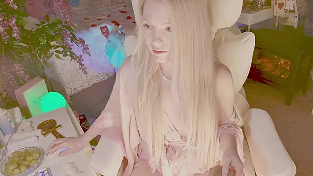 Snapshot of Talulaa chatting on 02-14-26, 08:49 Talulaa online show from 02-14-26, 08:49