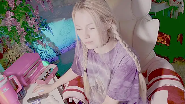 Snapshot of Talulaa chatting on 02-23-26, 08:39 Talulaa online show from 02-23-26, 08:39