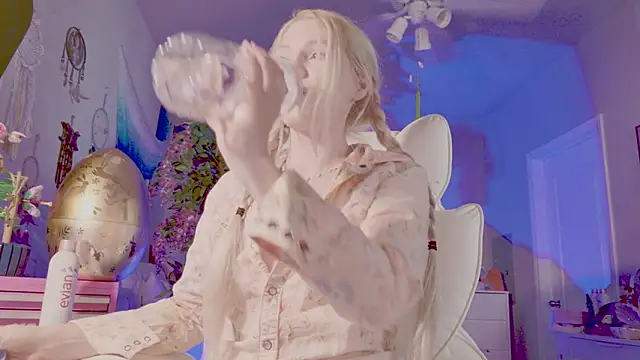 Snapshot of Talulaa chatting on 03-14-26, 12:39 Talulaa online show from 03-14-26, 12:39