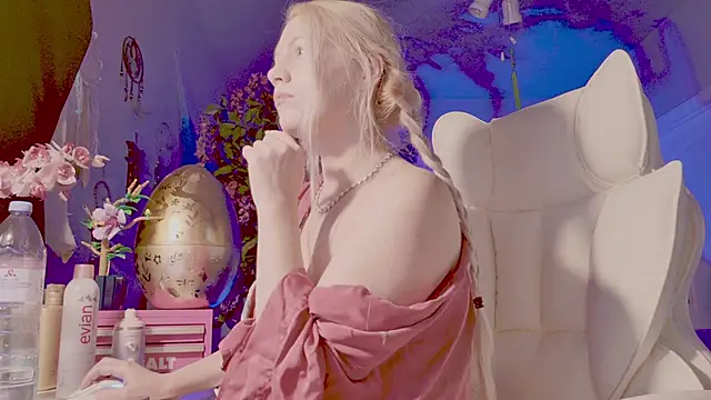 Snapshot of Talulaa chatting on 03-19-26, 07:40 Talulaa online show from 03-19-26, 07:40