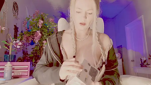 Snapshot of Talulaa chatting on 03-21-26, 11:30 Talulaa online show from 03-21-26, 11:30