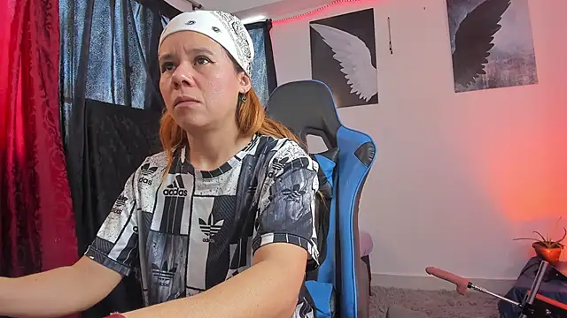 agatha walter  online show from 10-05-25, 03:54