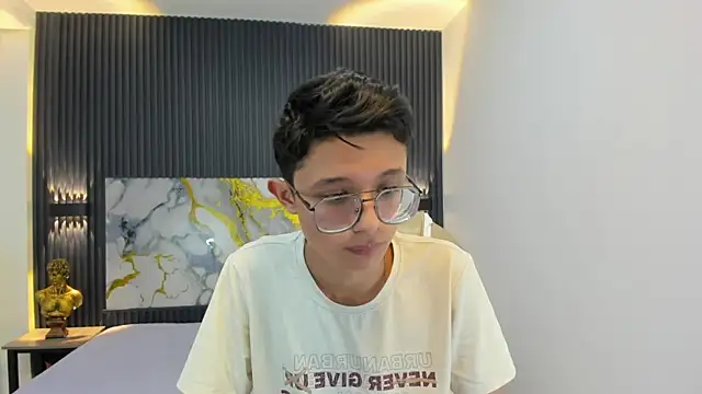 SantiagoRusso18 online show from 09-20-25, 01:01