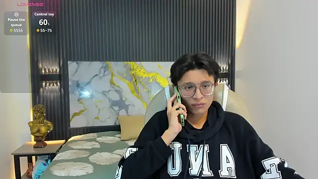 SantiagoRusso18 online show from 11-21-25, 02:32