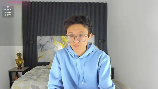 SantiagoRusso18 online show from 12-04-25, 08:23