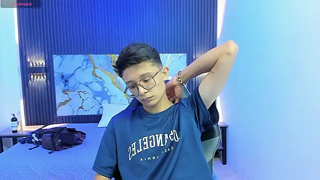 SantiagoRusso18 online show from 02-06-26, 07:06