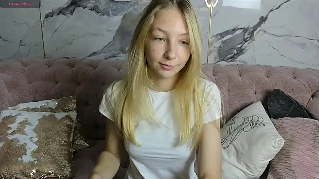 Snapshot of Virgin_Mind chatting on 09-14-25, 01:05 Virgin Mind online show from 09-14-25, 01:05