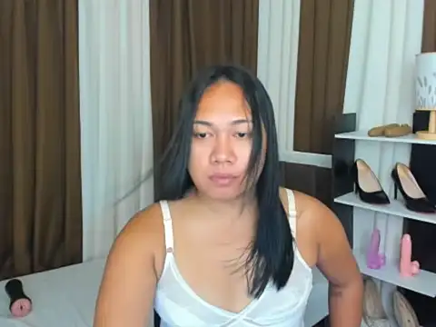 Snapshot of TsUncutKaren chatting on 09-17-25, 03:57 TsUncutKaren online show from 09-17-25, 03:57