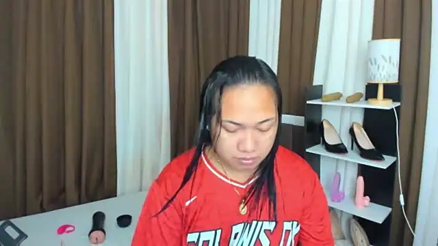 Snapshot of TsUncutKaren chatting on 09-18-25, 11:23 TsUncutKaren online show from 09-18-25, 11:23