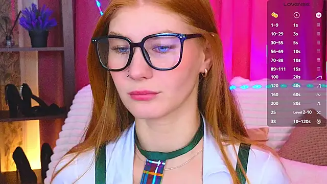 JuliaPowers  online show from 10-15-25, 04:12