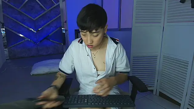 Snapshot of Eryx_Eriscor chatting on 10-27-25, 02:54 Eryx Eriscor online show from 10-27-25, 02:54