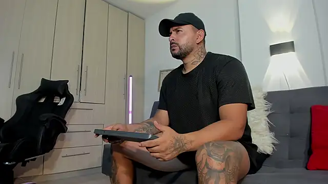 Snapshot of david_k10 chatting on 09-09-25, 03:17 david k10 online show from 09-09-25, 03:17