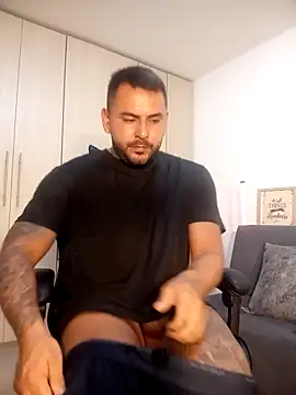 Snapshot of david_k10 chatting on 10-31-25, 02:45 david k10 online show from 10-31-25, 02:45