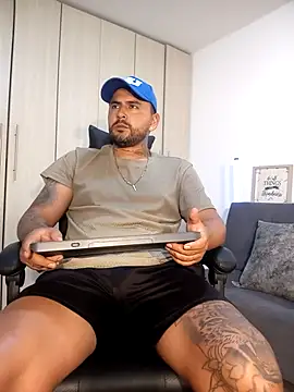 Snapshot of david_k10 chatting on 11-04-25, 12:43 david k10 online show from 11-04-25, 12:43