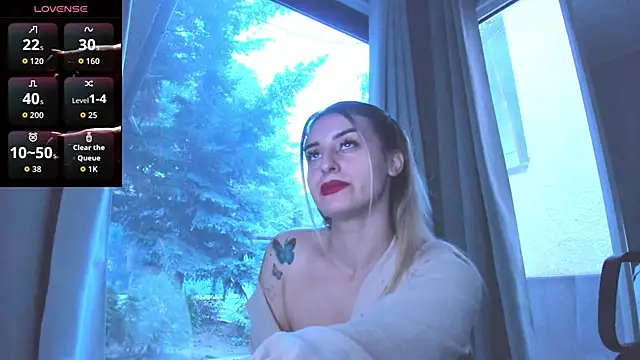 Snapshot of Ella_Vee chatting on 09-12-25, 04:56 Ella Vee online show from 09-12-25, 04:56