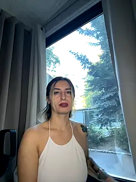 Snapshot of Ella_Vee chatting on 09-16-25, 04:46 Ella Vee online show from 09-16-25, 04:46