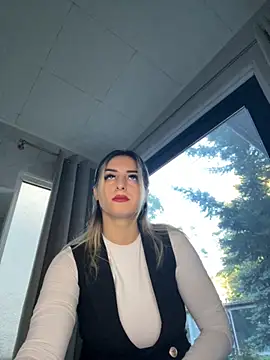 Snapshot of Ella_Vee chatting on 09-18-25, 04:47 Ella Vee online show from 09-18-25, 04:47