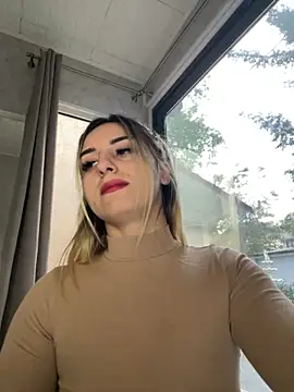 Snapshot of Ella_Vee chatting on 09-26-25, 05:33 Ella Vee online show from 09-26-25, 05:33